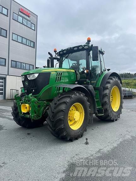 John Deere 6215R Traktory