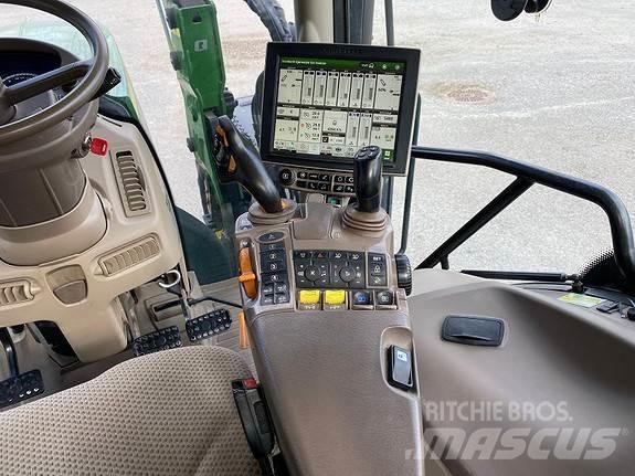 John Deere 6215R Traktory
