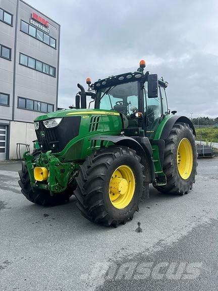 John Deere 6215R Traktory