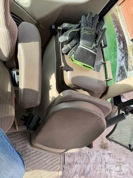John Deere 6230 Traktory