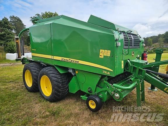 John Deere 744 Lisy na okrúhle balíky