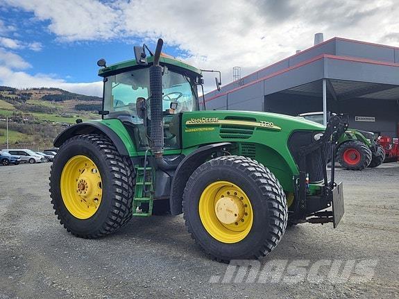 John Deere 7720 Traktory