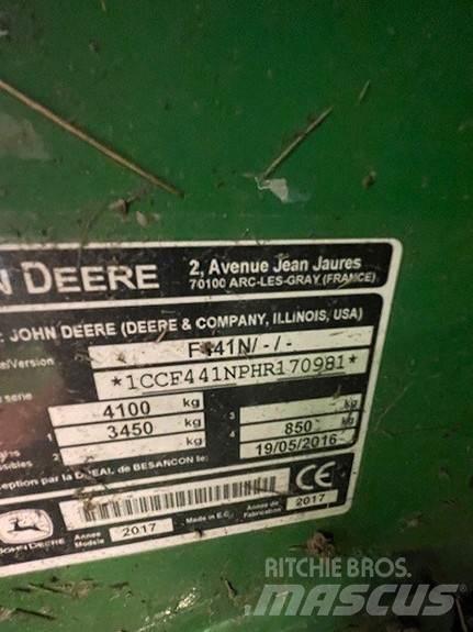 John Deere F441 Lisy na okrúhle balíky