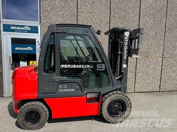 Nissan DF32 14436 Dieselové vozíky