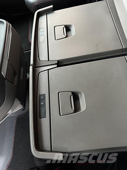 Scania S650B6X2NB Skriňová nadstavba