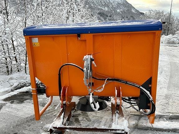  Traxos S15 VEP-490 Posýpače soli a piesku