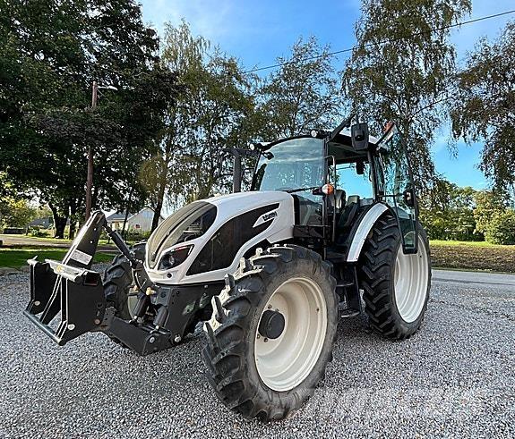 Valtra A114 Traktory