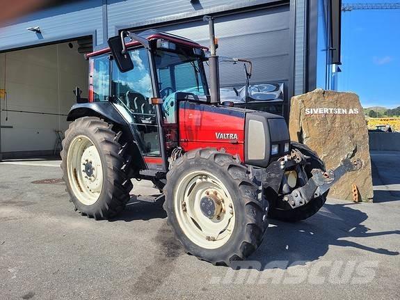 Valtra A75 - 4 Traktory