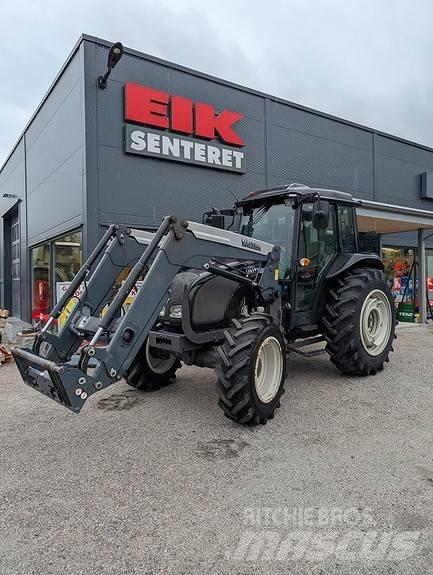 Valtra A83 Traktory