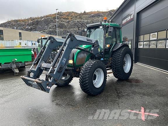 Valtra A83 Traktory