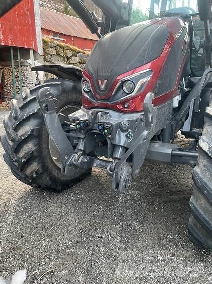 Valtra G125A Traktory