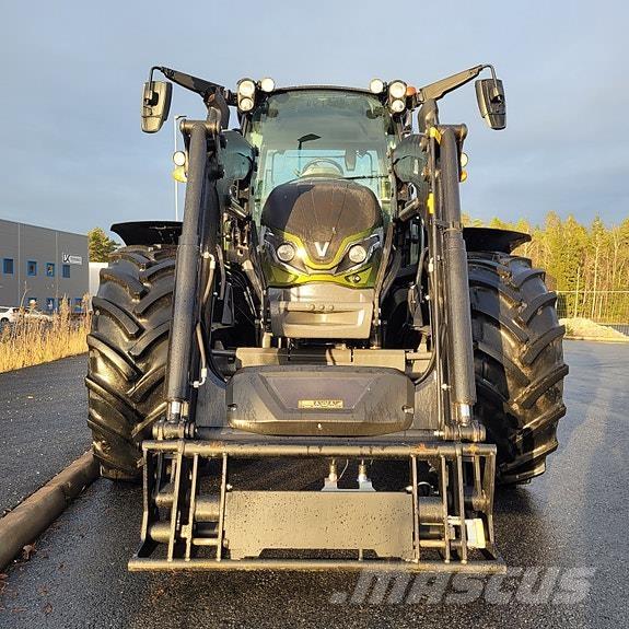 Valtra G135 Active Traktory