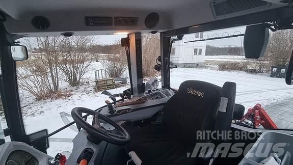 Valtra G135A Traktory