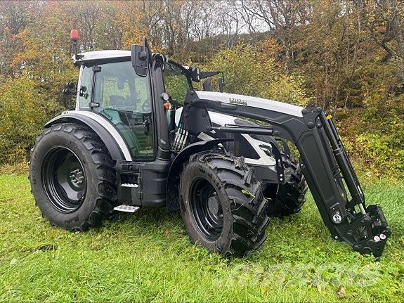 Valtra G135A Traktory