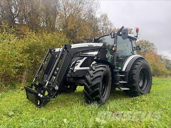 Valtra G135A Traktory