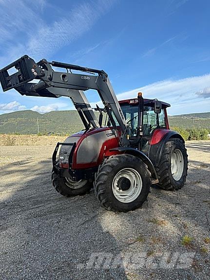 Valtra M150 Traktory
