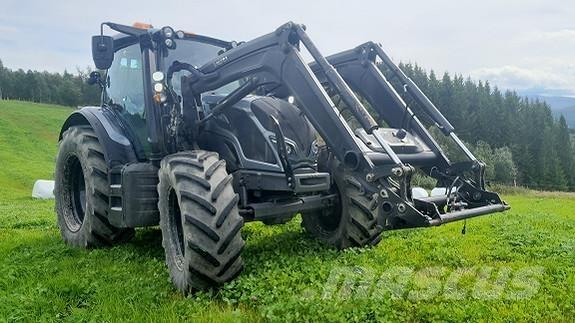 Valtra N174 Traktory