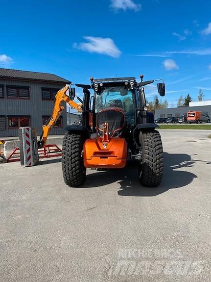 Valtra N175D Traktory