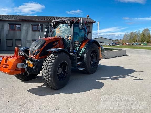 Valtra N175D Traktory