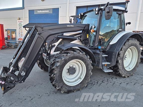 Valtra N175D. Traktory