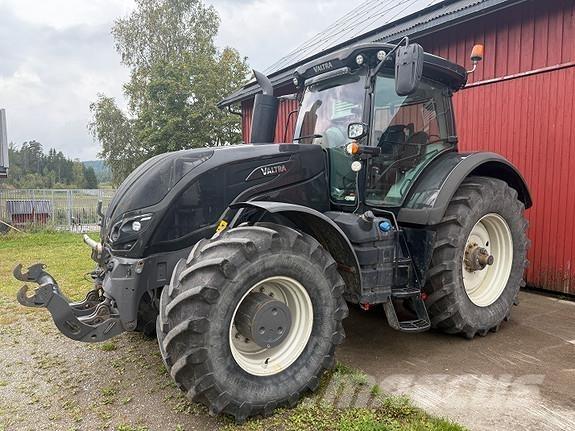 Valtra S394 Traktory
