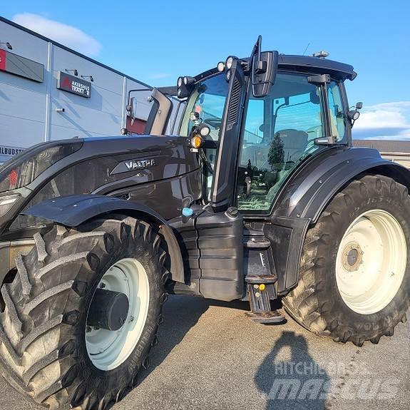Valtra T 254 Traktory