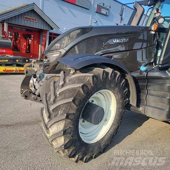 Valtra T 254 Traktory
