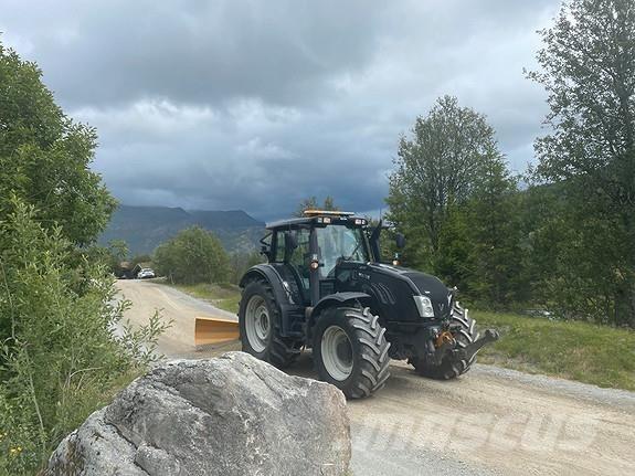Valtra T203 Traktory