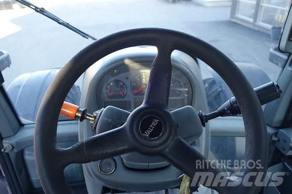Valtra T213 Versu Traktory
