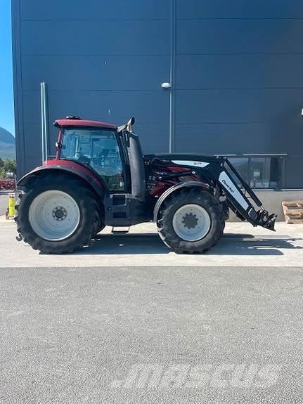 Valtra T214 Traktory