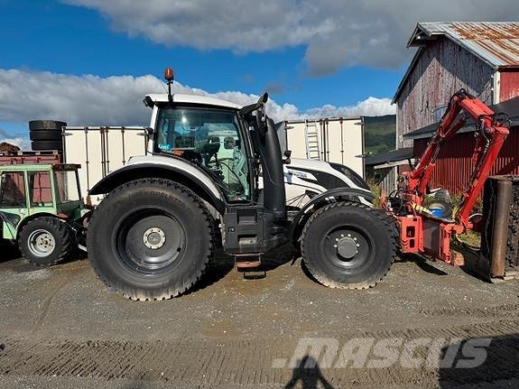 Valtra T214 Versu Traktory