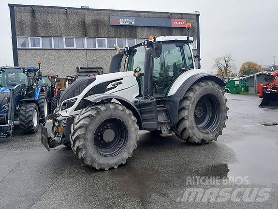 Valtra T234 Traktory