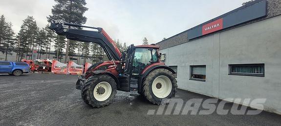 Valtra T234 Traktory