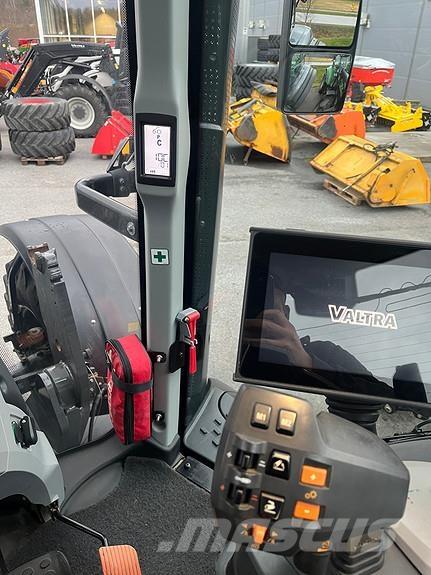 Valtra T234D Traktory