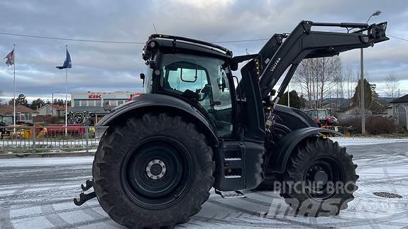 Valtra T235 Traktory