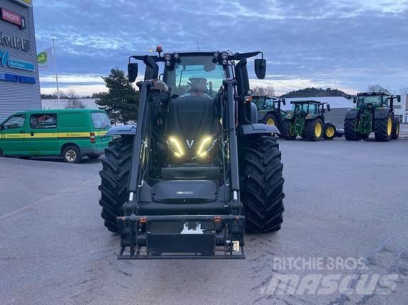 Valtra T235 Traktory