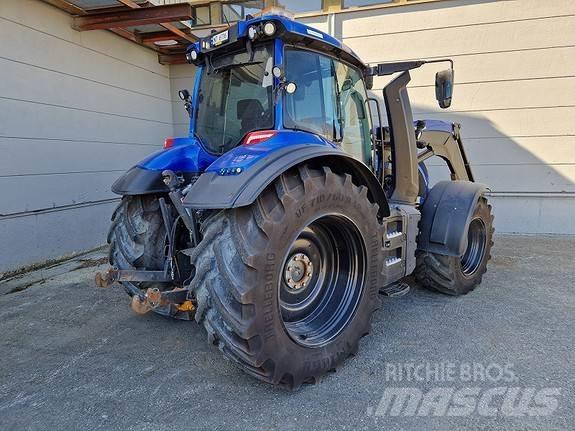 Valtra T235 Traktory