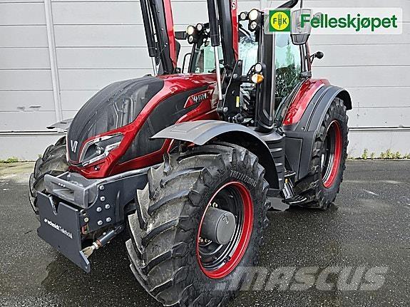 Valtra T235 Traktory
