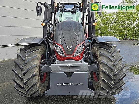 Valtra T235 Traktory