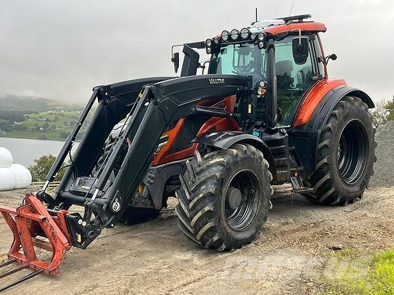 Valtra T235D Traktory