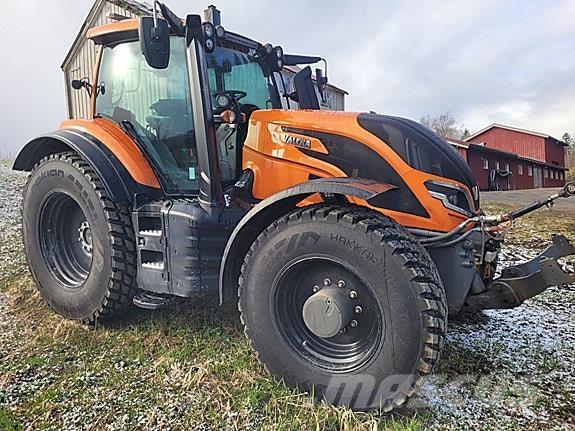 Valtra T255 Traktory