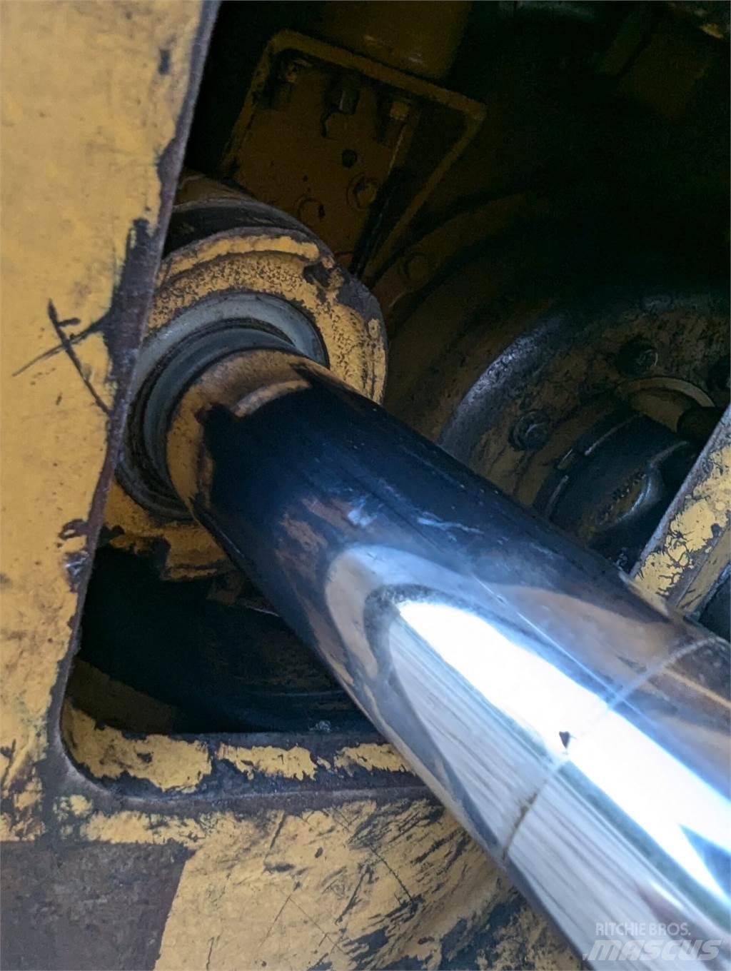 CAT 525C Lesníctvo - ostatné