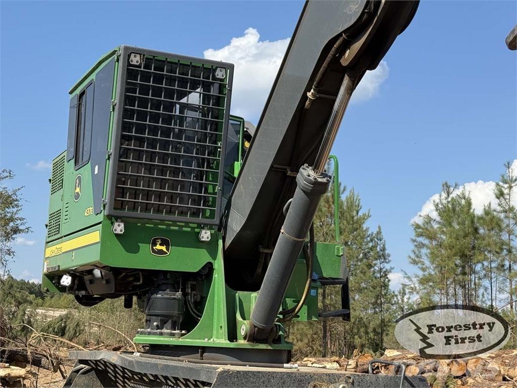 John Deere 437E Lesné nakladače