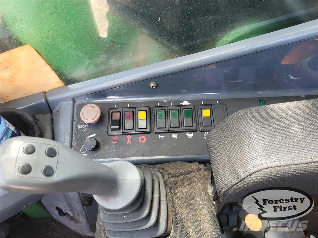 John Deere 753J Stínacie harvestory