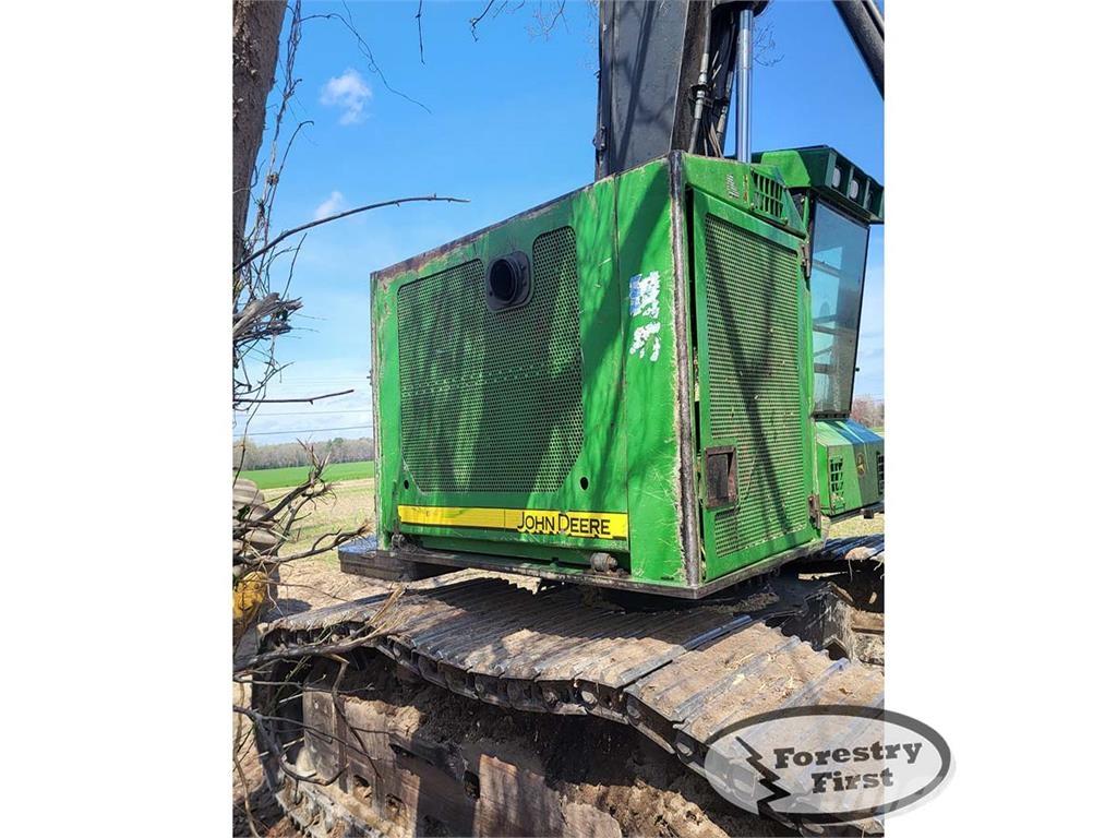 John Deere 753J Stínacie harvestory