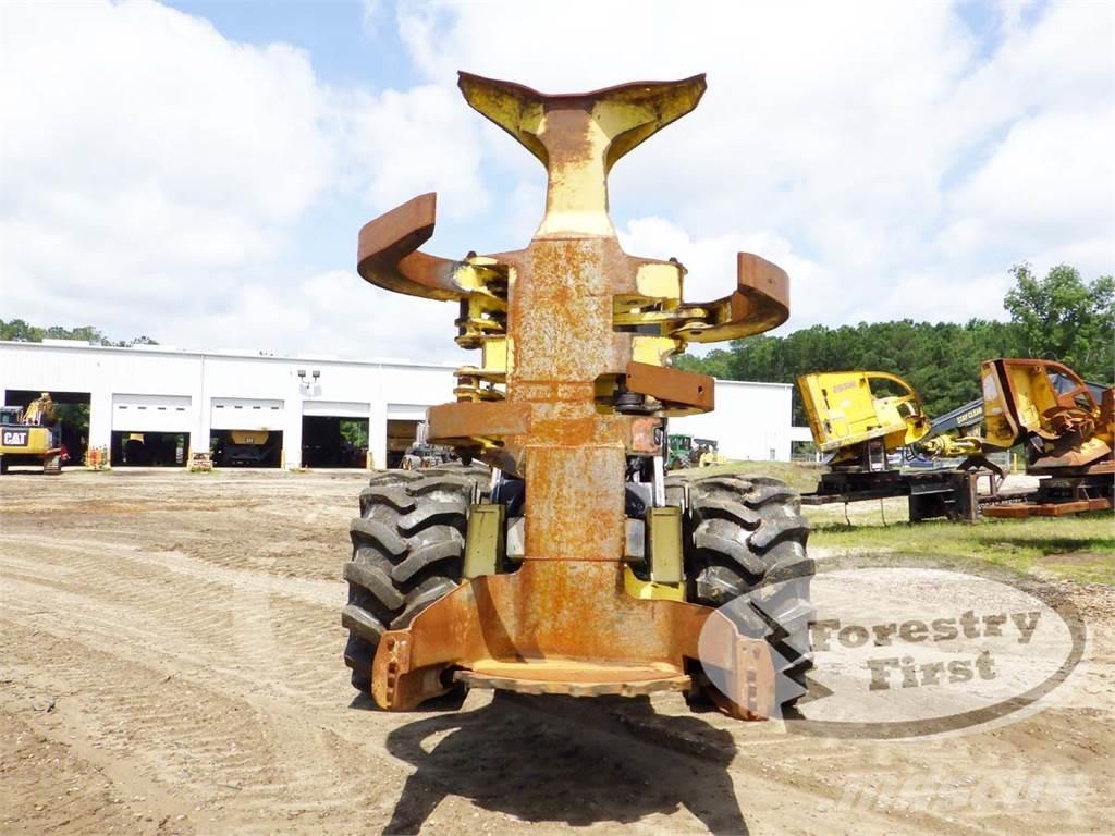 John Deere 843K Stínacie harvestory