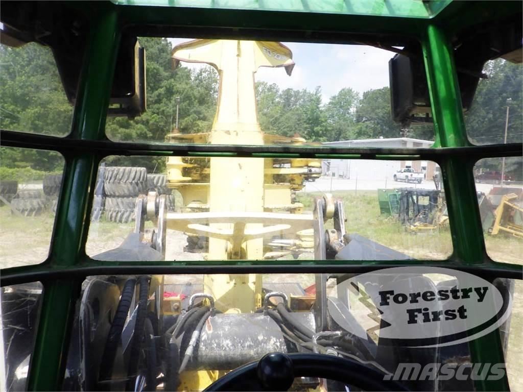 John Deere 843K Stínacie harvestory