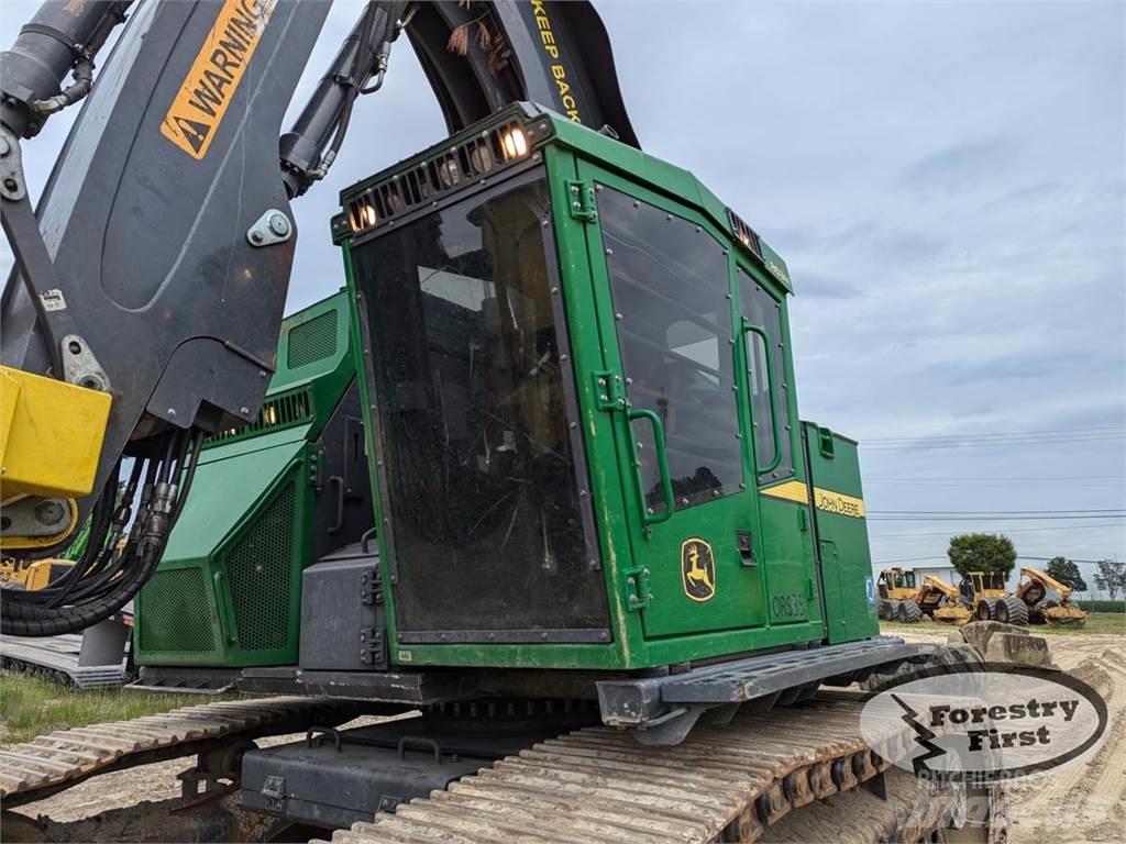John Deere 853M Stínacie harvestory