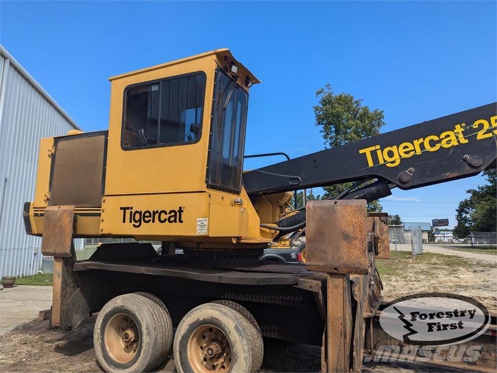 Tigercat 250D Lesné nakladače