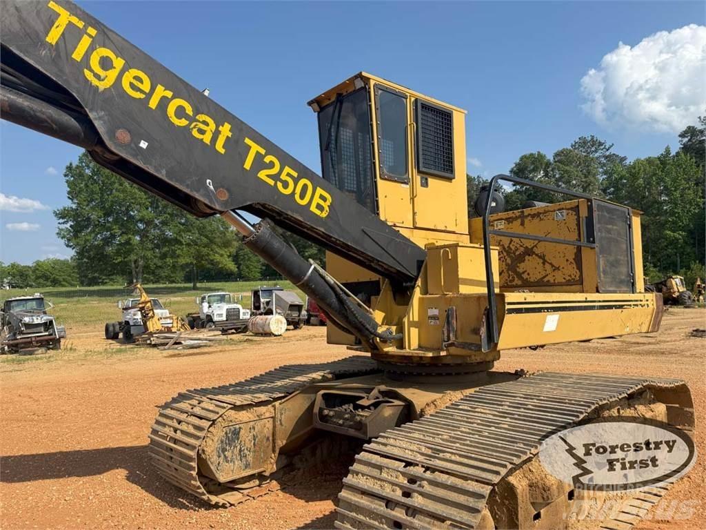 Tigercat T250B Lesné nakladače